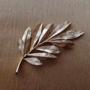 TRIFARI gold tone leaf brooch
