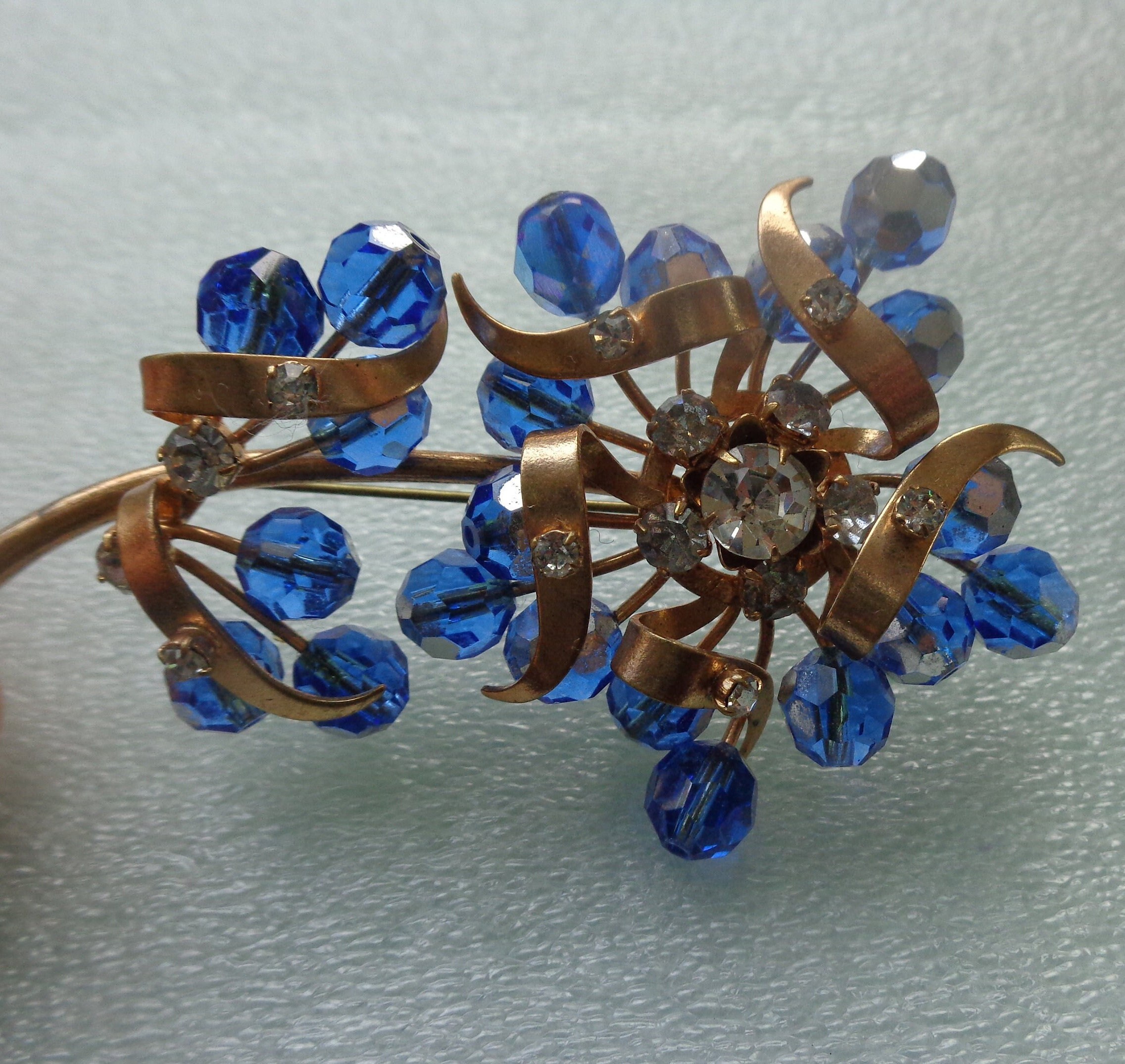 Broche Fleur En Laiton Doré Avec Perles Bleues Lapis-lazuli - Occasion Bon état, Bijou Vintage