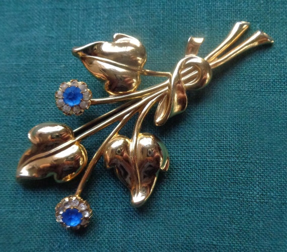 Coro floral brooch with blue and clear rhinestones - image 9
