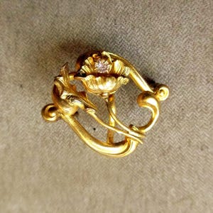 Art Nouveau small watch pin with clear paste