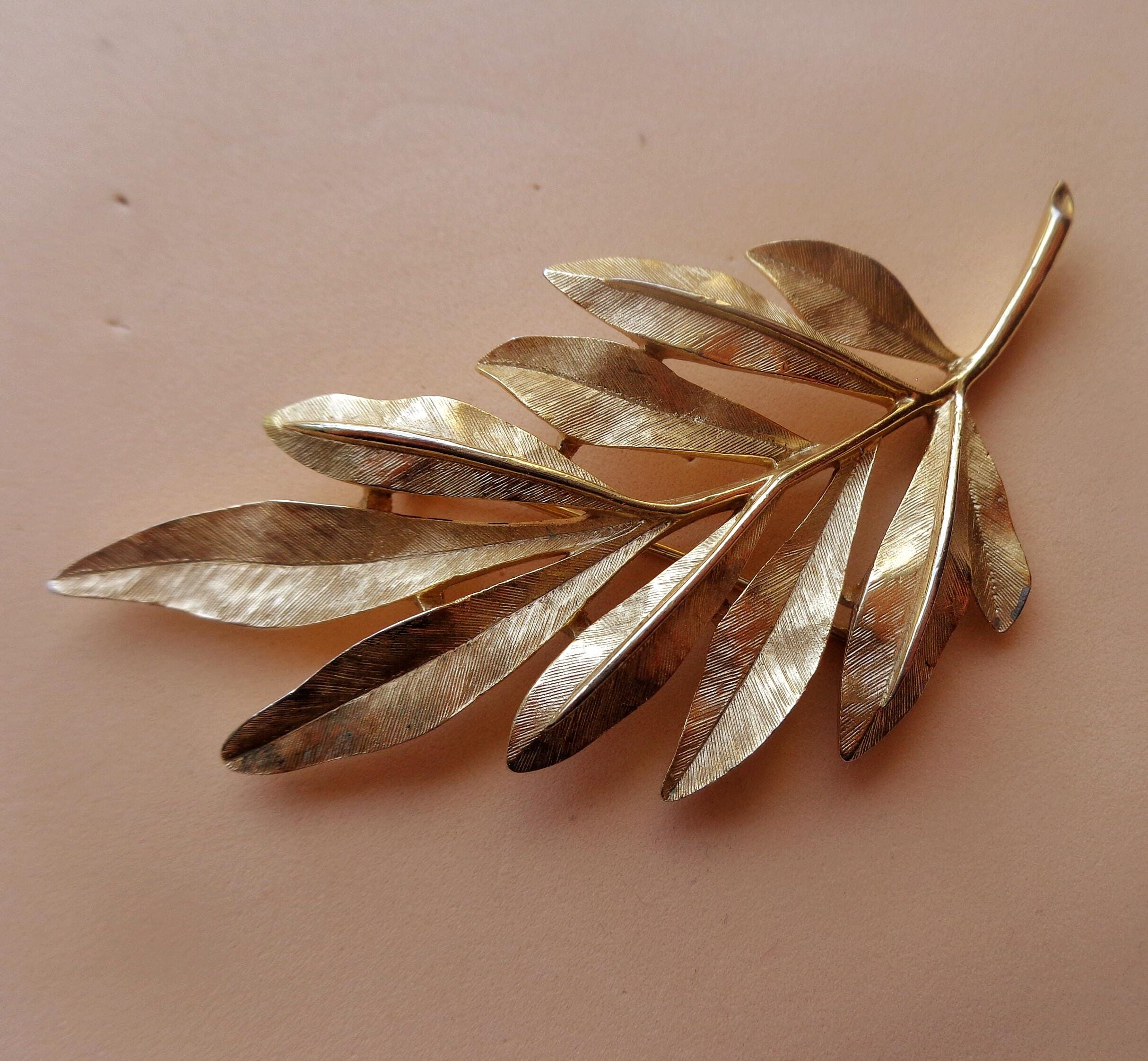 Trifari Brooch - Etsy Canada