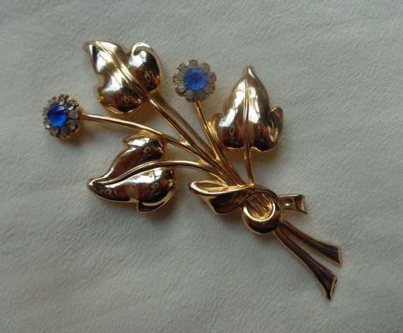 Coro floral brooch with blue and clear rhinestones - image 8