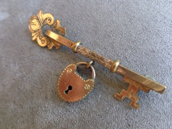 Victorian key and lock bar pin