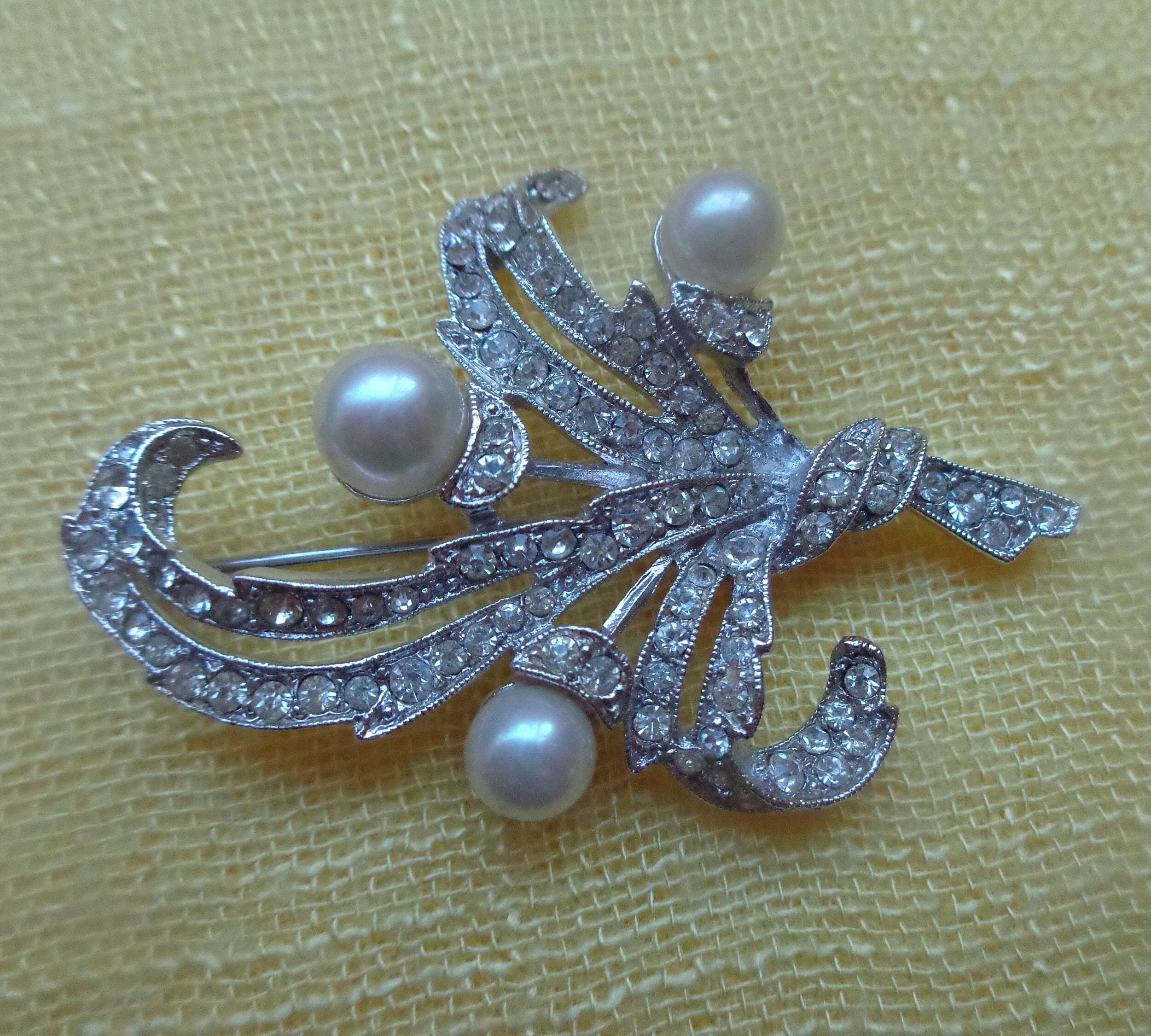Spilla The Tiny Dragon &ndash; Occhio Di Medusa Con Strass E Perla Finta &ndash; Argento E Blu
