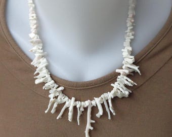 White branch and chip beads coral necklace