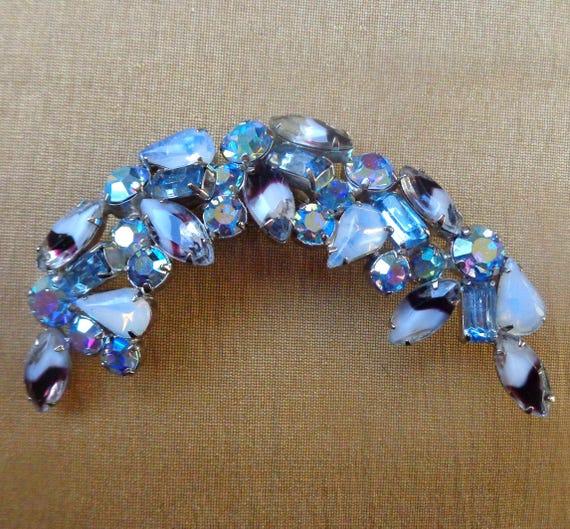 Large crescent brooch with array of glass stones - image 5