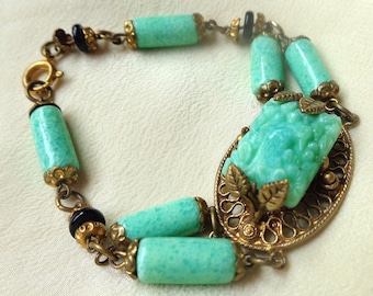 Goudkleurige filigraanarmband met pekingglas