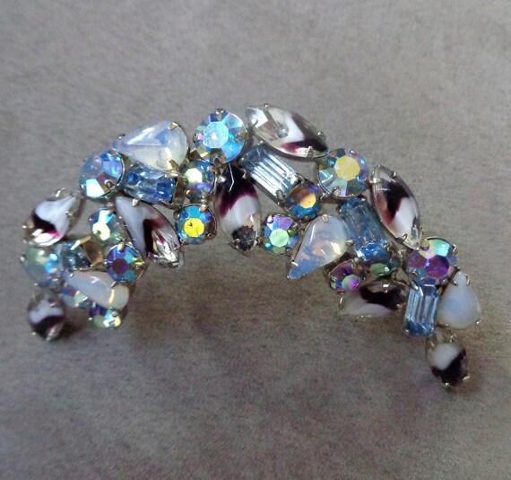 Large crescent brooch with array of glass stones - image 9
