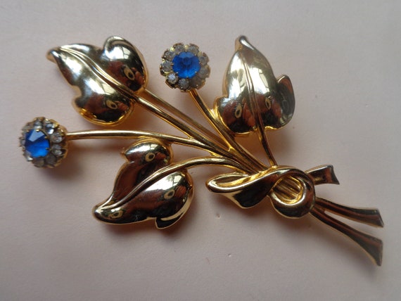 Coro floral brooch with blue and clear rhinestones - image 4