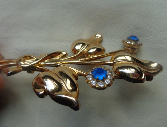 Coro floral brooch with blue and clear rhinestones - image 5