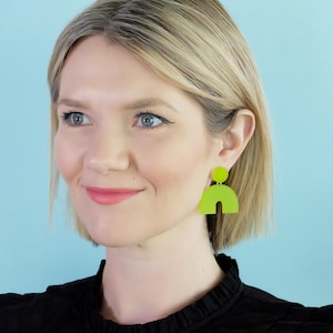 DAZE Kleine Statement Acryl Ohrringe - Lime Grün