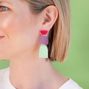 Multi Farbe baumeln und Tropfen Moderne Acryl Bold Statement Ohrringe, leichte hypoallergene Laser Cut Ohrstecker, bunte Ohrringe