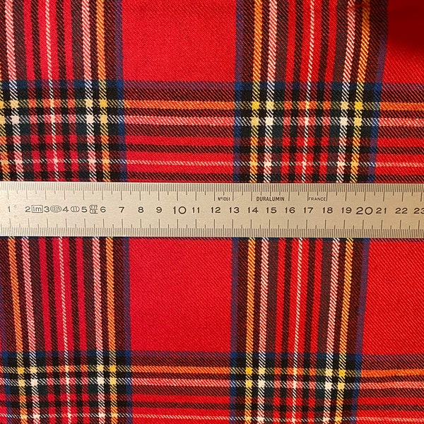 Coupon tissu écossais tartan rouge