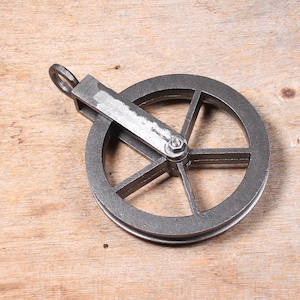 Cast iron pulley, with a 5" diameter EJ19