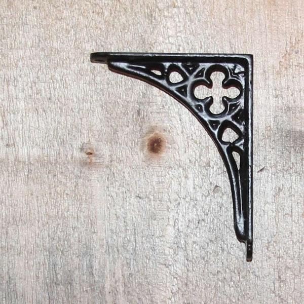 Clover 5 x 4 inch Decorative Shelf Bracket DG11