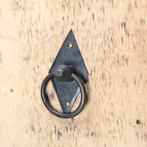 Wrought iron ring pull with backplate, Diamond pattern ring pull BD31