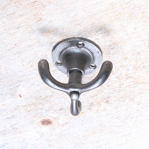 Sturdy Triple Swivel cast iron ceiling hook KN13
