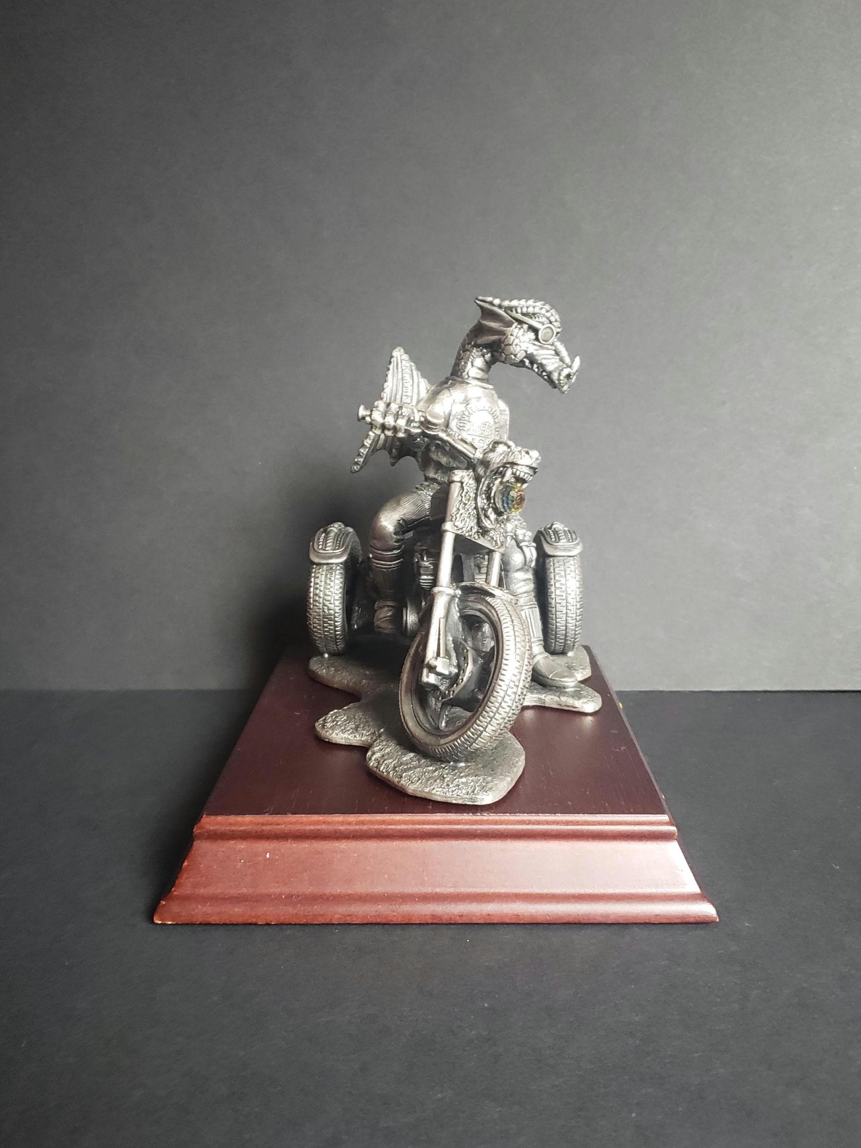 フランク・ロイド・ライト グランドマスター社 メイ・バスケット ビンテージ 置物 The Triker. Tudor Mint 3335. Myth and Magic Vintage Pewter