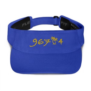 Puede incluir: Visera azul real con el texto bordado en dorado "9674" y un diseño de palmera. La visera tiene una visera curva y una correa ajustable para un ajuste cómodo.