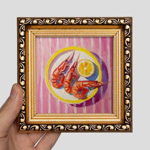 Bodegón de camarones, pintura al óleo de 4x4 — Mini obra de arte original para cocina, decoración costera de comida enmarcada
