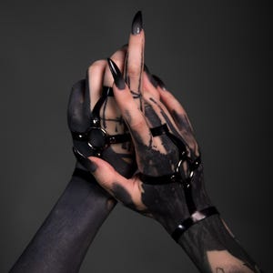 HH-4 Ring Hand Harness, Harness, Latex image 1