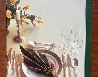 1985 Gekonnt serviert German Vintage Cooking and Table Serving Book East Germany Berlin GDR