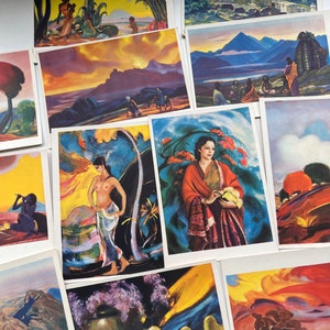 Op de afbeelding: Een verzameling vintage kunstprints met kleurrijke illustraties. De prints tonen verschillende scènes, waaronder landschappen, figuren en stillevencomposities. Het kunstwerk toont een reeks stijlen en levendige kleurenpaletten.