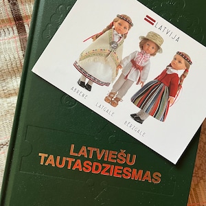 Canzoni popolari lettoni vintage Libro folcloristico popolare e CD musicale Set di cartoline Edizione retrò Credenze popolari Lettonia Riga Zinātne