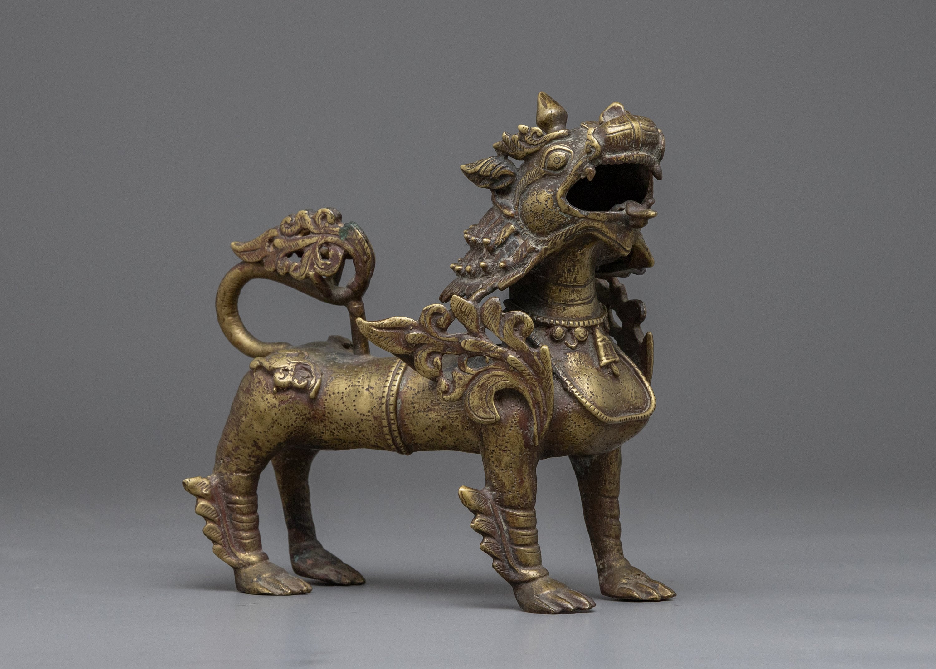 Vintage Handcrafted Lion Statue | Majestic Home Decor & Symbol Of Strength Religious Gift Decorative Sculpture| Interior Figurines