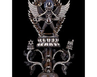 ガルーダ（ガルーラ）像 | ヒマラヤ仏教美術 | 鳥の王である半神の銀