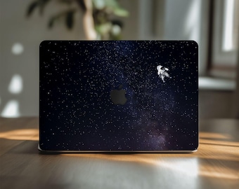 宇宙飛行士デザインのMacBookスキン（MacBook Air 13 13.6 14インチ、Pro 15 16インチ、M5、M4、M3対応）Appleビニール製キーボードラップカバー（2025 2016 A2780 A2442対応）宇宙テーマ