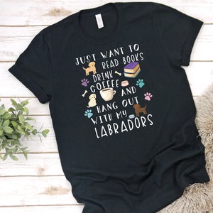 Camisa labrador divertida, hombres mujeres, labrador regalo amante, camiseta labrador, tapa de Labrador, linda camiseta gráfica labrador, café, libro, bookish.