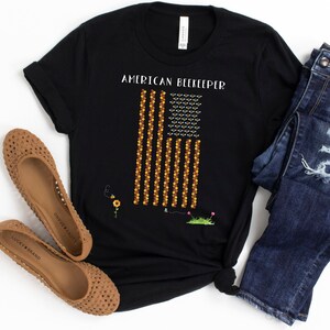 American Flag Honeycomb Beekeeping Beekeeper Shirt, Honey Bee Lover Gift, Cute Bee Graphic Short-Sleeve Unisex T-Shirt