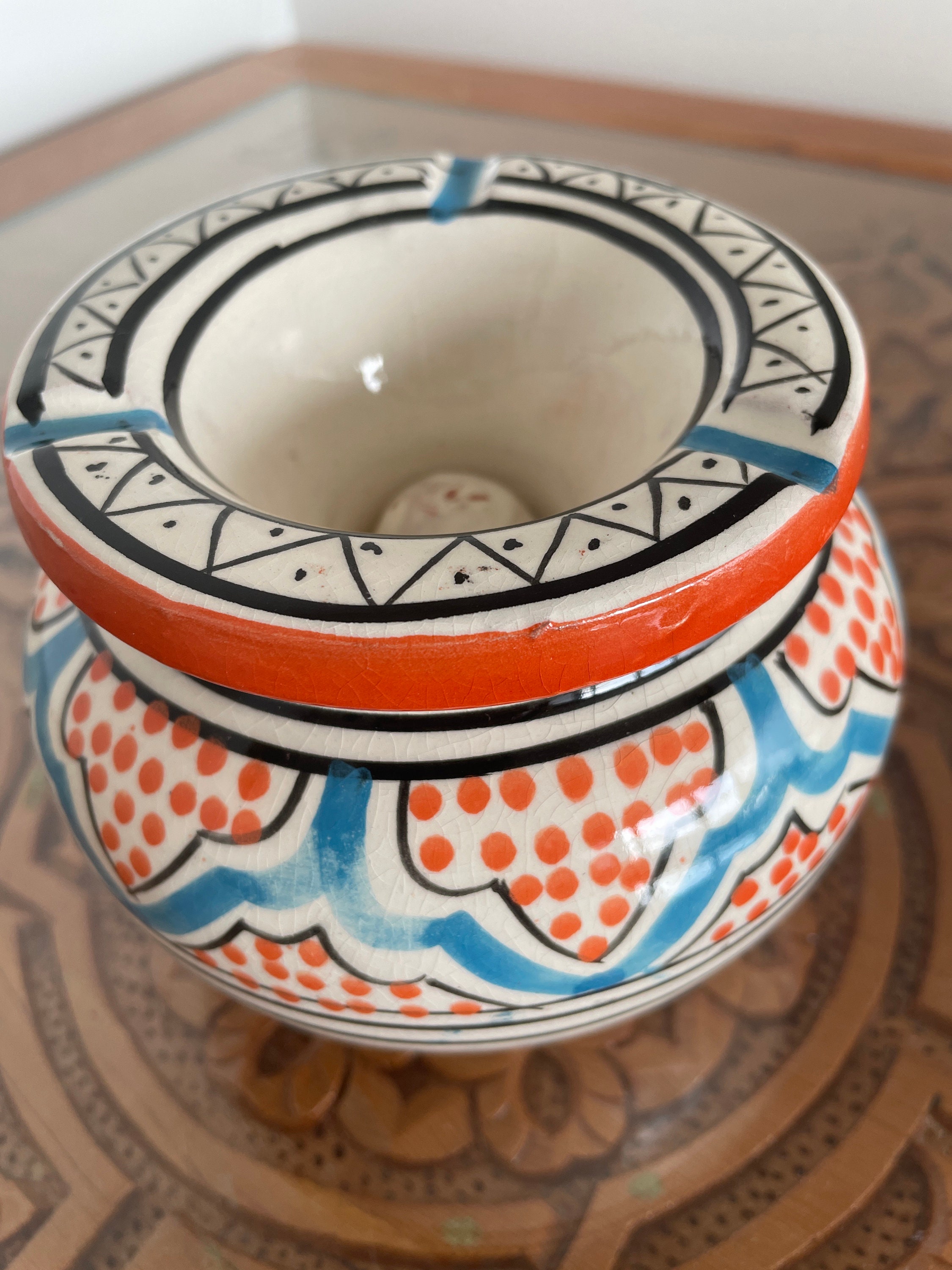 灰皿 海外モデル アメリカ Ceramic Ashtrays Hand Made Smokeless Large Moroccan White Blue 灰皿 海外モデル アメリカ 輸入物 VASH903 Visol Donovan Black