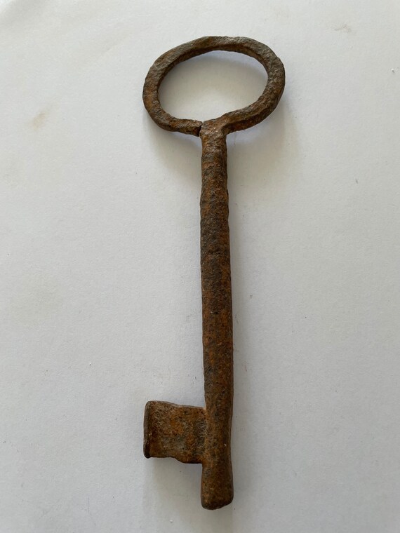 Handgemachter alter marokkanischer Schlüssel für eine sehr große