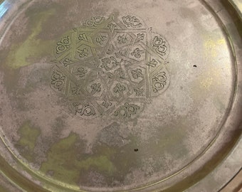 Mesa de bandeja de latón vintage marroquí hecha a mano con patas plegables de madera hechas a mano