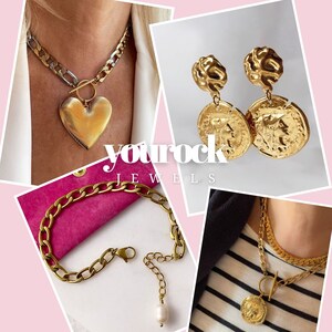 Peut inclure: Un collage de bijoux dor&eacute;s, comprenant un collier avec un pendentif en forme de c&oelig;ur, des boucles d'oreilles pi&egrave;ces, un bracelet cha&icirc;ne avec un charme de perle et un collier avec un pendentif pi&egrave;ce. Le texte "yourock JEWELS" est visible.