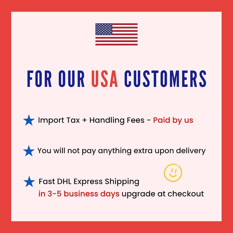 Op de afbeelding: Een rood-witte afbeelding met de tekst "FOR OUR USA CUSTOMERS" in blauw en rood. De afbeelding bevat de Amerikaanse vlag en opsommingstekens over invoerbelastingen en verzending.