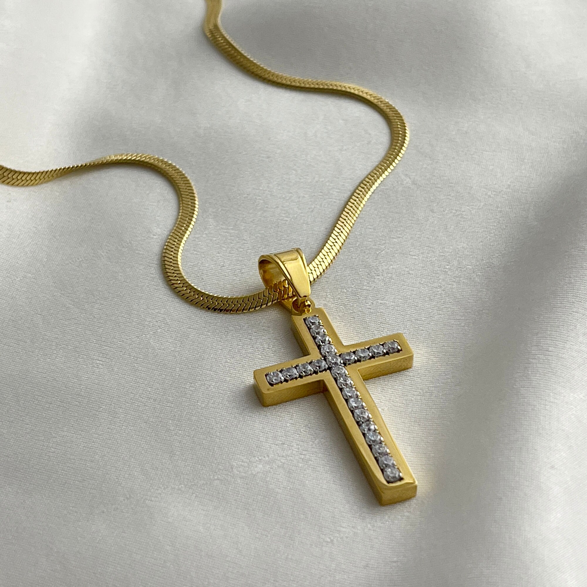 Collana e crocifisso in argento colori collana grigio e crocifisso