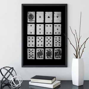 Impressão de cartas de baralho góticas em preto e branco