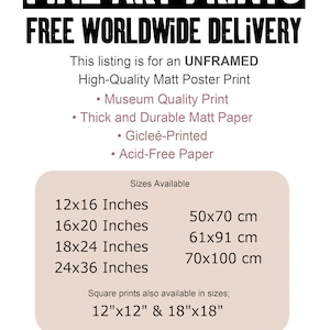Op de afbeelding: Een witte achtergrond met zwarte tekst die "FINE ART PRINTS FREE WORLDWIDE DELIVERY" luidt. De tekst hieronder beschrijft het product als een ongelijst, hoogwaardig mat posterprint. De print is van museumkwaliteit, gedrukt op dik en duurzaam mat papier, gicl&eacute;e-gedrukt en zuurvrij. De beschikbare maten zijn aangegeven in inches en centimeters: 12x16 inch (50x70 cm), 16x20 inch (61x91 cm), 18x24 inch (70x100 cm) en 24x36 inch. Vierkante prints zijn ook verkrijgbaar in 12"x12" en 18"x18". De tekst eindigt met de vermelding dat de print veilig wordt verzonden in een ultrasterke posterbuis.