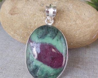 Ciondolo fatto a mano con rubino in zoisite, collana ovale in argento sterling