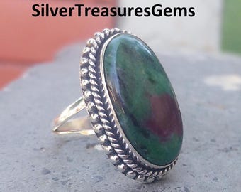 Anillo de rubí y zoisita hecho a mano en plata de ley 925. Joyería con piedras preciosas.