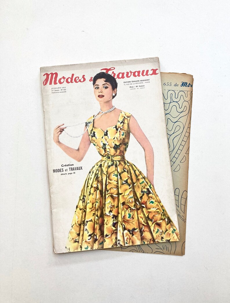 MODES & TRAVAUX französische vintage Modezeitschrift Handarbeitsheft mit Handarbeitsbogen Juli 1955 Bild 1