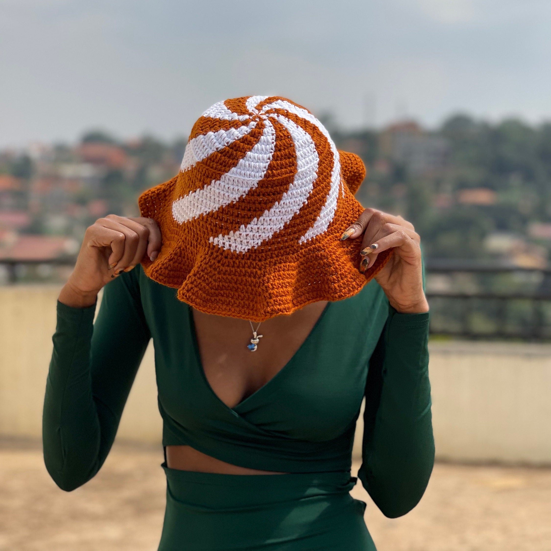 ハット Wai Kei Swirl crochet knit bucket hat 4BFK660 Swirl crochet knit buckehat - WaiKei | 60% - Asian Fashion