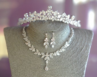 Braut-Tiara-Set in Silber, Brautschmuck-Set für die Braut, Hochzeits-Halskette, Ohrringe mit Tiara, klare CZ-Blumen-Brautschmuck-Kronen-Set