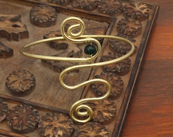 Brazalete fino de oro con espiral para la parte superior del brazo, joyería ajustable hecha a mano.