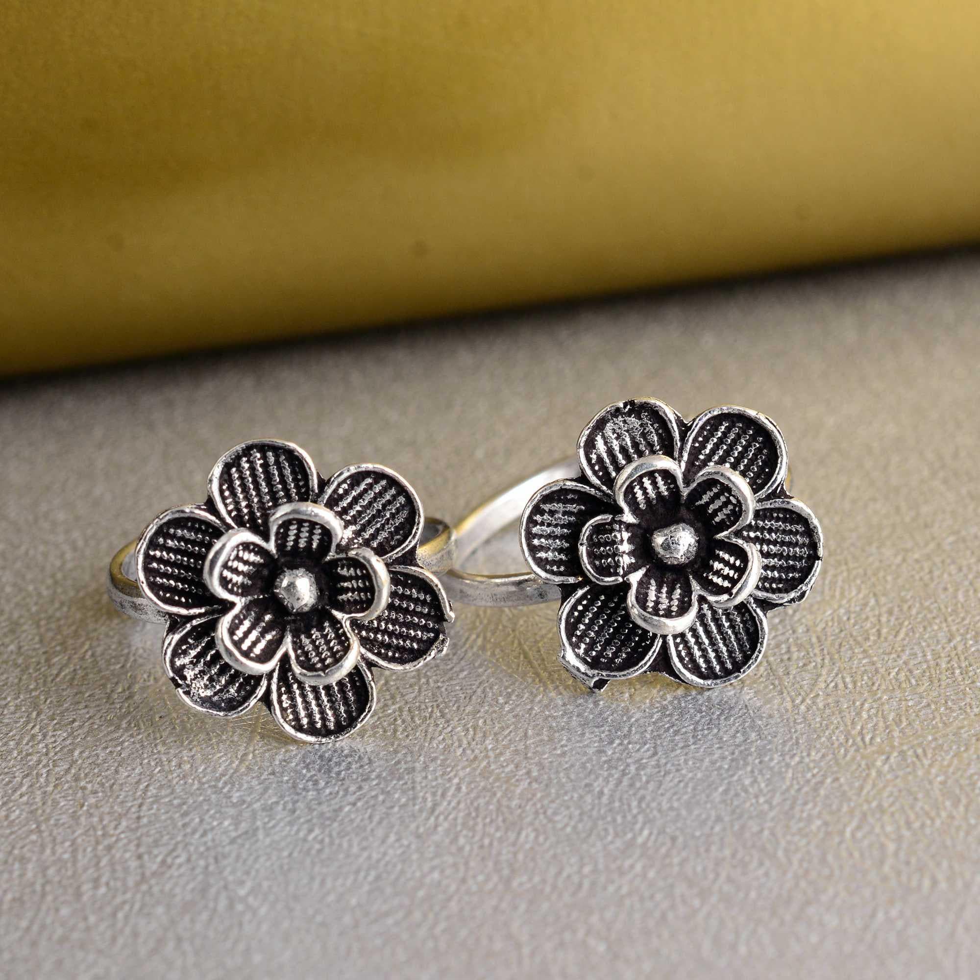 Oxidized Brass Flower Toe Ring: Boho Indian Jewelry