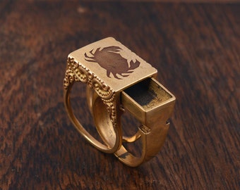 Gold Crab Zodiac Pill Box Ring, Openable Snuff Poison Ring