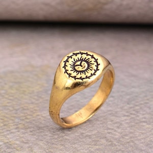 Gold Sun Signet Ring, Sun Engraved Ring, Pinky Sun Ring, Sun Face Ring, Sun Symbol Ring, Greek Jewelry, Yoga Ring, Celestial Ring, Gifts.